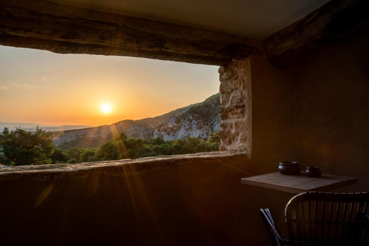 Le Domaine Du Castellas Sivergues ภายนอก รูปภาพ