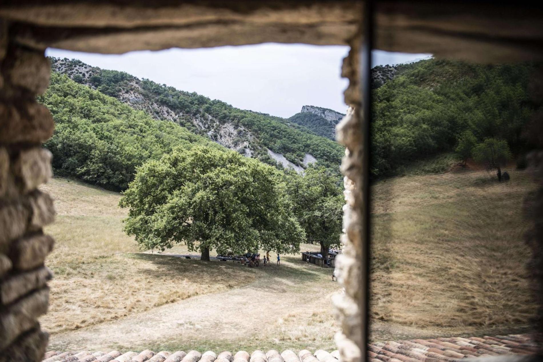 Le Domaine Du Castellas Sivergues ภายนอก รูปภาพ