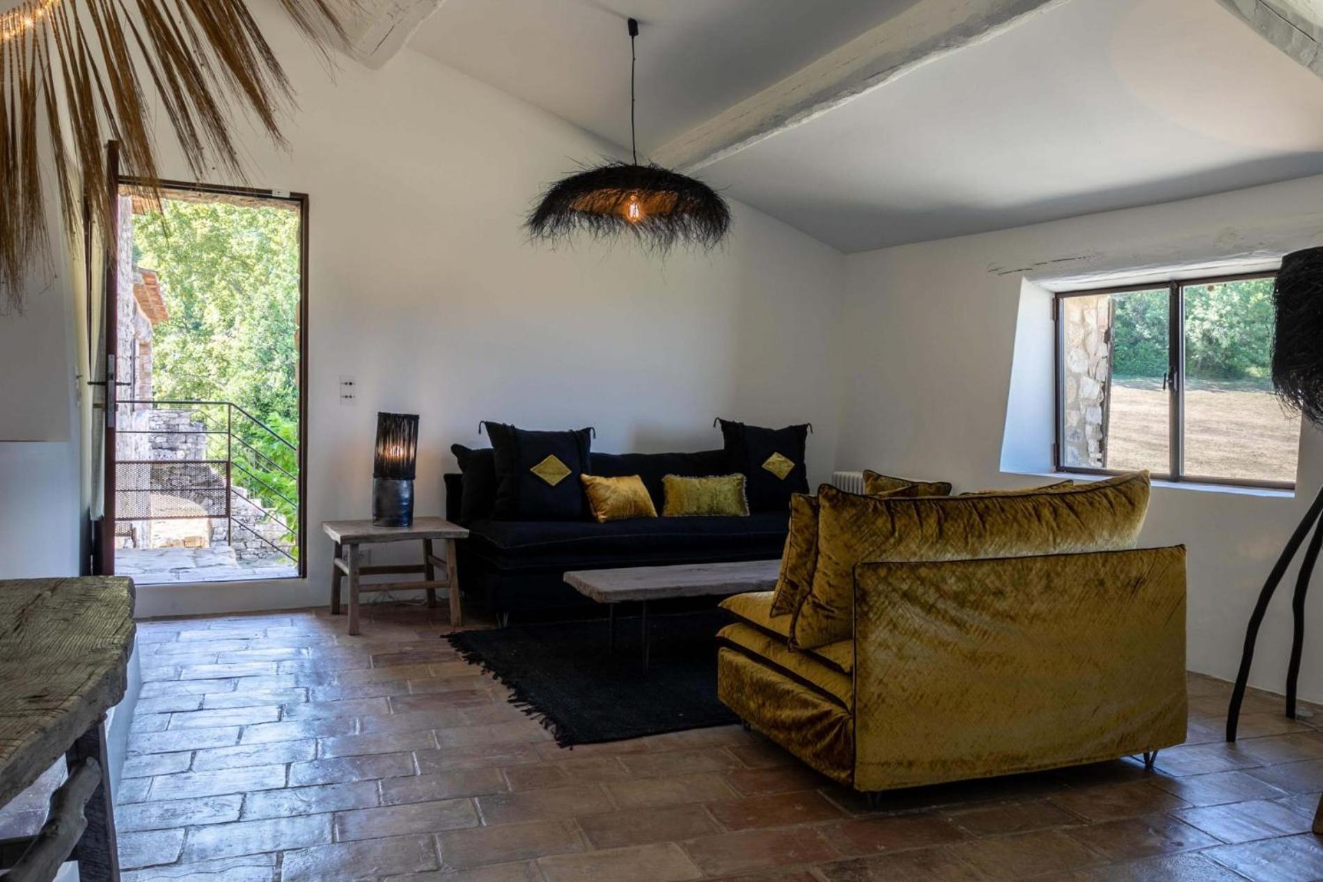 Le Domaine Du Castellas Sivergues ภายนอก รูปภาพ