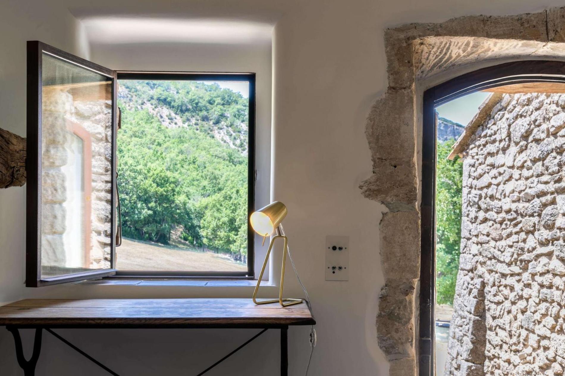 Le Domaine Du Castellas Sivergues ภายนอก รูปภาพ
